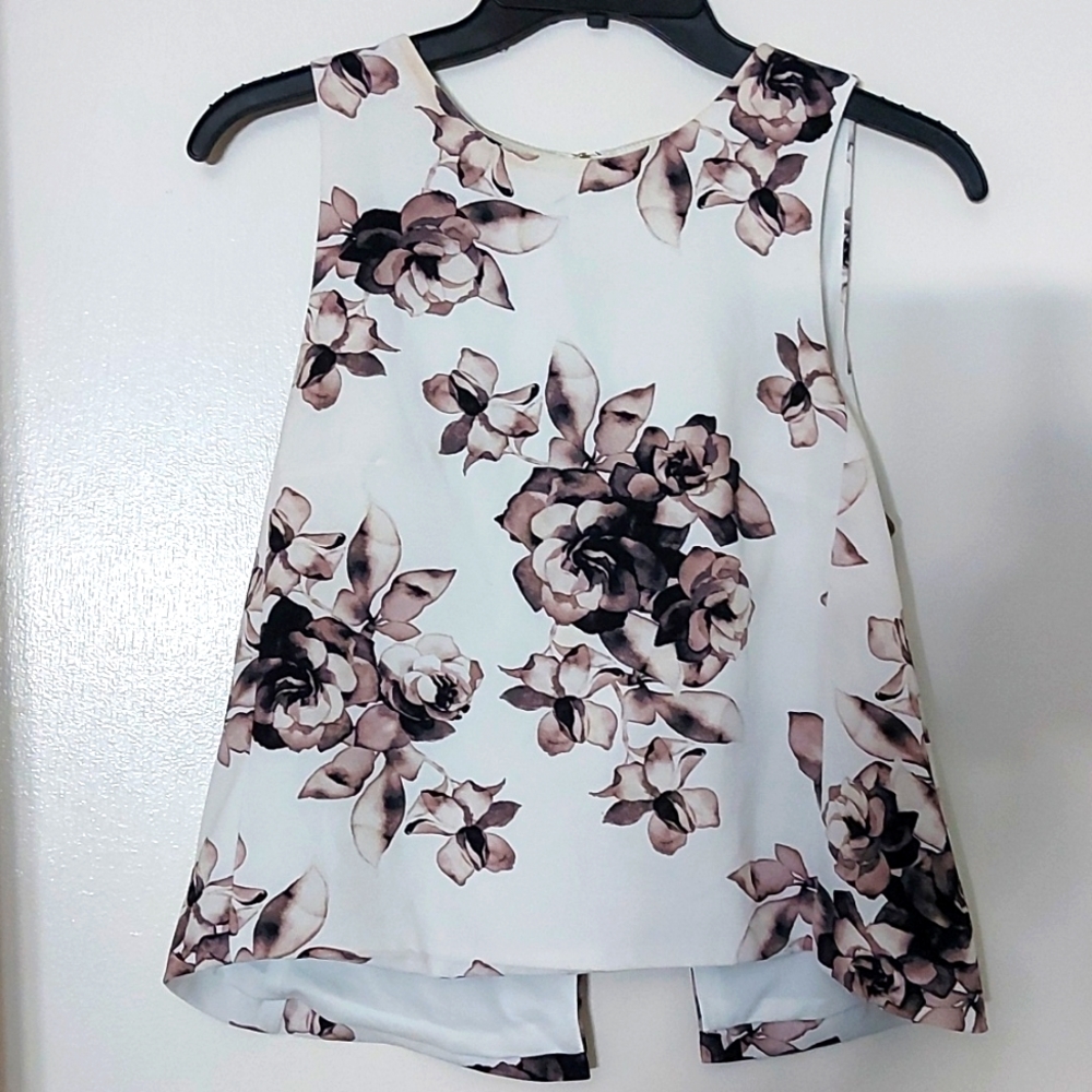 DYNAMITE Tank Top/Floral/Back Exposure/Sz S/White/Purple/Black/Summer